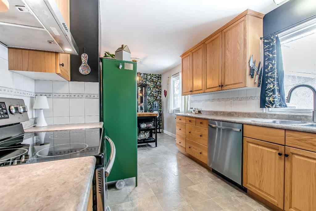 MLS&reg; # A2269932 - 627 12 Street NE in Northeast Crescent Heights Medicine Hat, Residential Open Houses