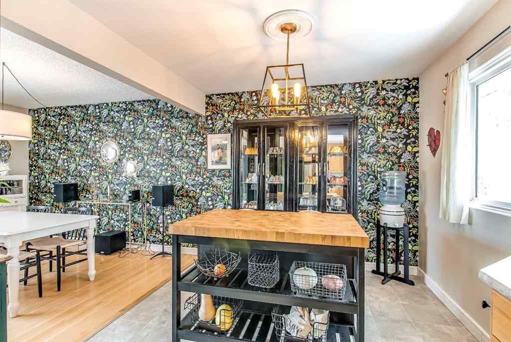 MLS&reg; # A2269932 - 627 12 Street NE in Northeast Crescent Heights Medicine Hat, Residential Open Houses