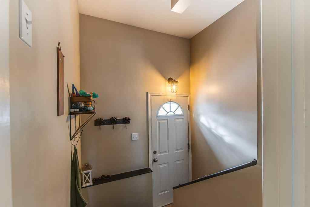 MLS&reg; # A2269932 - 627 12 Street NE in Northeast Crescent Heights Medicine Hat, Residential Open Houses