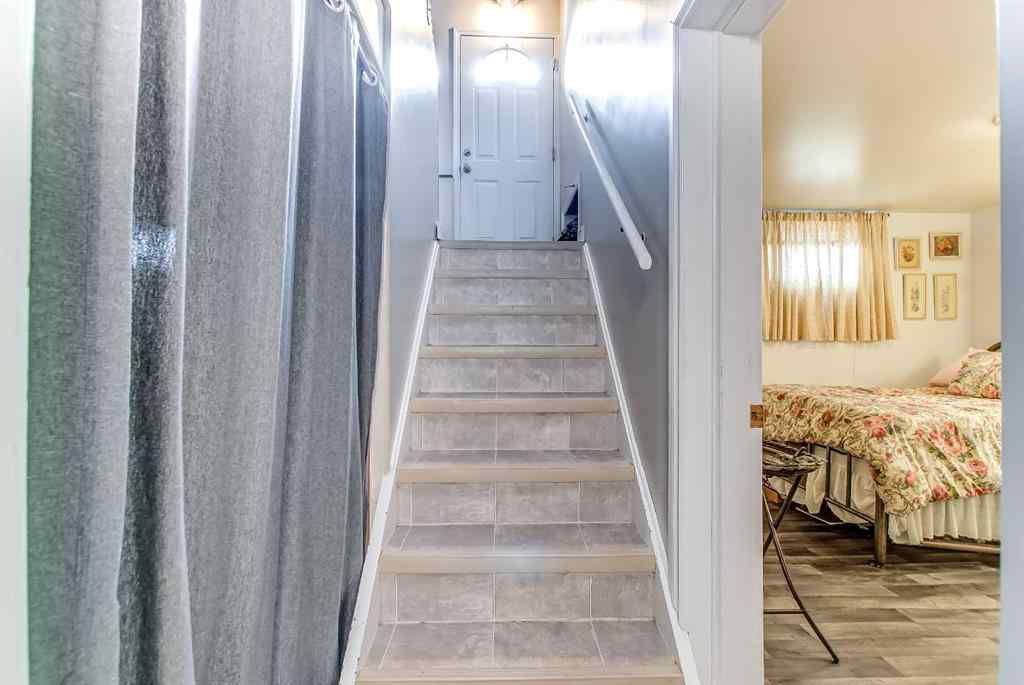 MLS&reg; # A2269932 - 627 12 Street NE in Northeast Crescent Heights Medicine Hat, Residential Open Houses