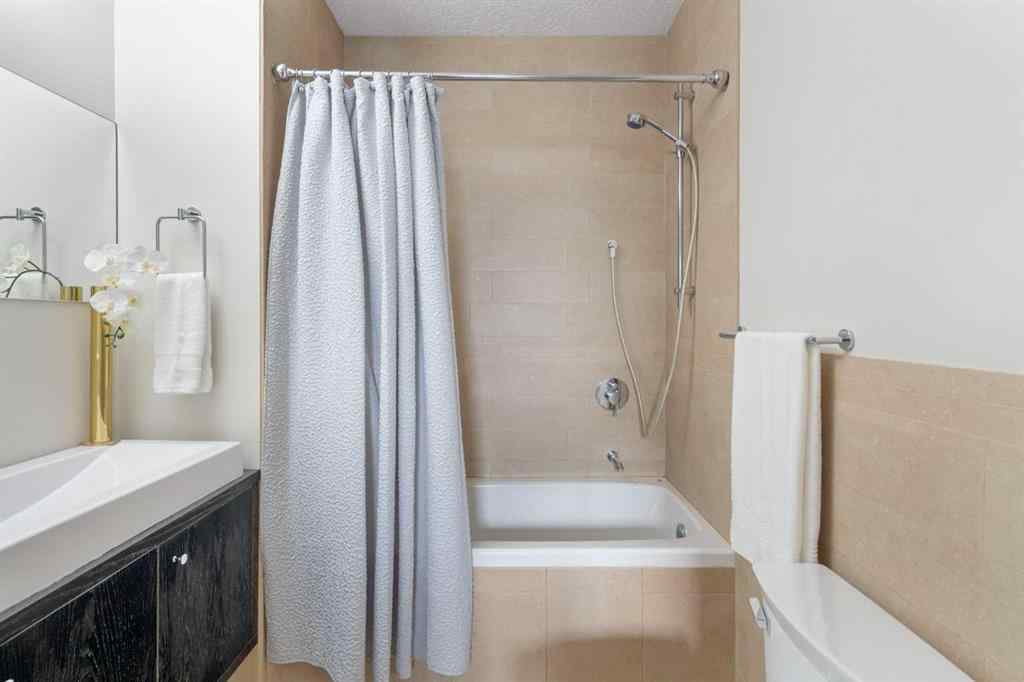 MLS® A2269956 - 218 8A Street NE in Bridgeland/Riverside Calgary, Residential