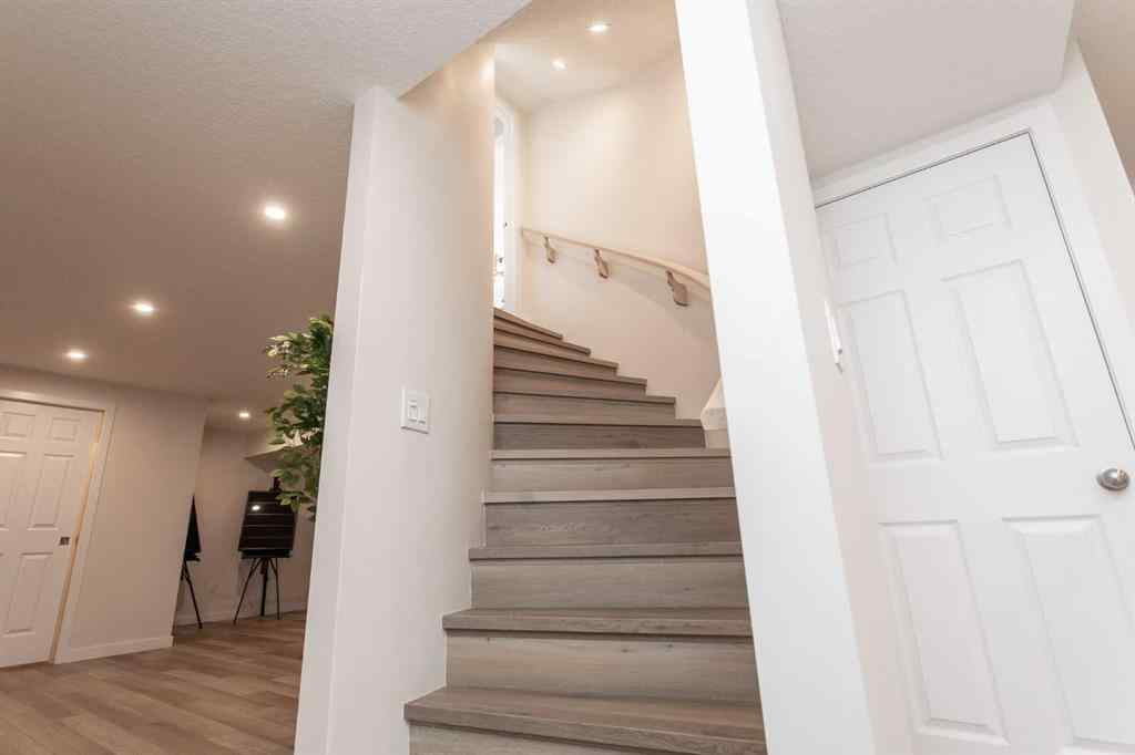 MLS&reg; # A2269968 - 10 Pickwick Lane  in English Estates Lacombe, Residential Open Houses