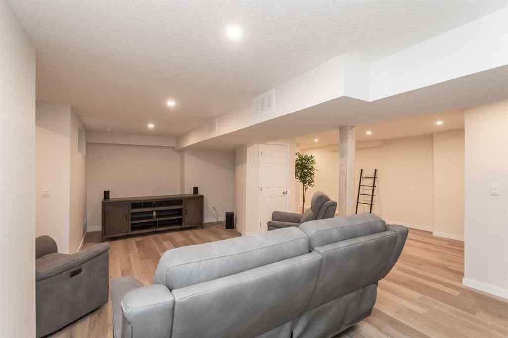 MLS&reg; # A2269968 - 10 Pickwick Lane  in English Estates Lacombe, Residential Open Houses