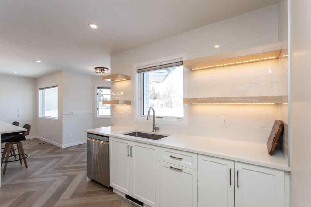 MLS&reg; # A2269968 - 10 Pickwick Lane  in English Estates Lacombe, Residential Open Houses