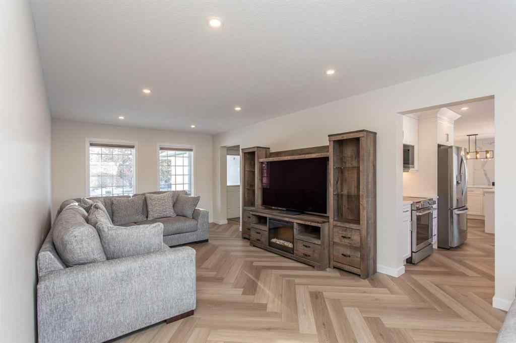 MLS&reg; # A2269968 - 10 Pickwick Lane  in English Estates Lacombe, Residential Open Houses