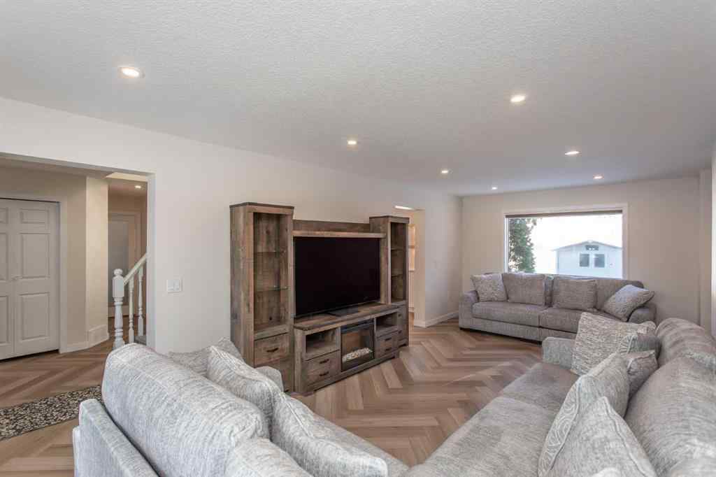 MLS&reg; # A2269968 - 10 Pickwick Lane  in English Estates Lacombe, Residential Open Houses