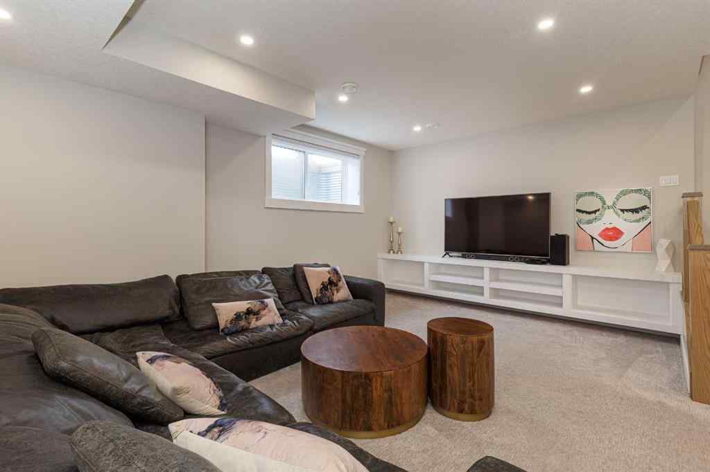 MLS® A2269973 - 2811 25A Street SW in Killarney/Glengarry Calgary, Residential