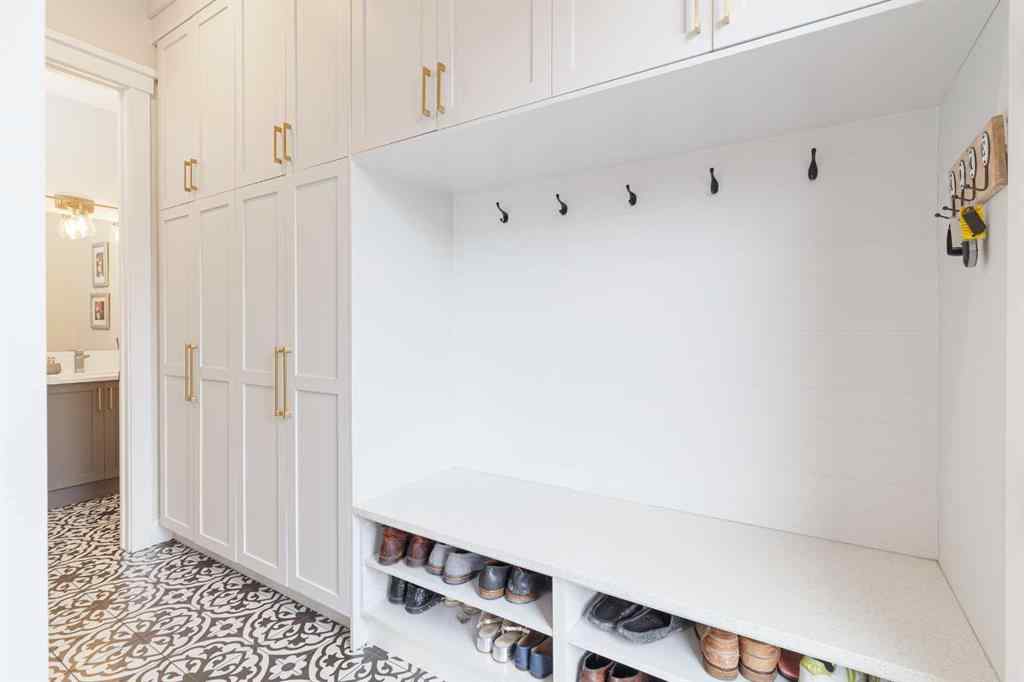 MLS® A2269973 - 2811 25A Street SW in Killarney/Glengarry Calgary, Residential