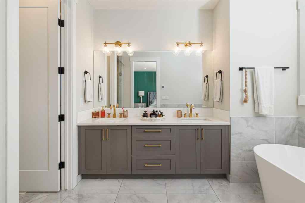 MLS® A2269973 - 2811 25A Street SW in Killarney/Glengarry Calgary, Residential