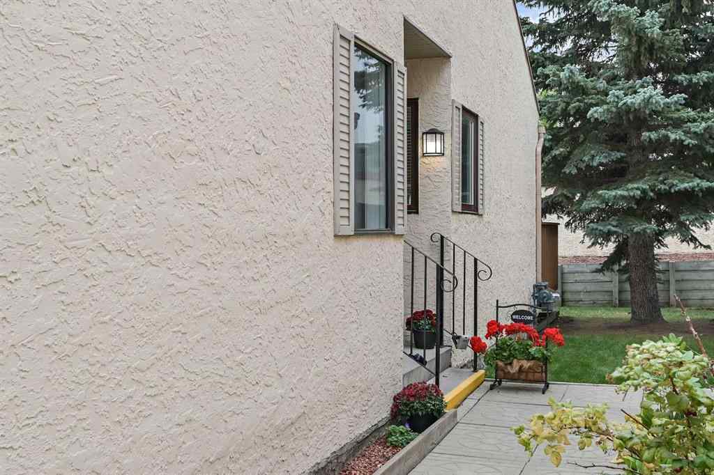 MLS® A2269992 - 22 Sandarac Circle NW in Sandstone Valley Calgary, Residential