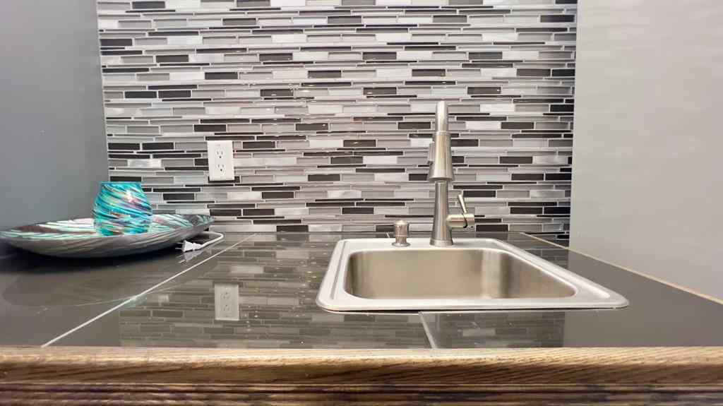 MLS&reg; # A2269995 - 512 1st Avenue W in NONE Hanna, Residential Open Houses