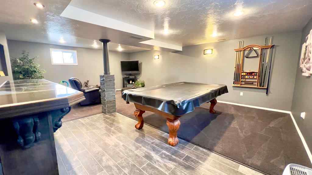 MLS&reg; # A2269995 - 512 1st Avenue W in NONE Hanna, Residential Open Houses