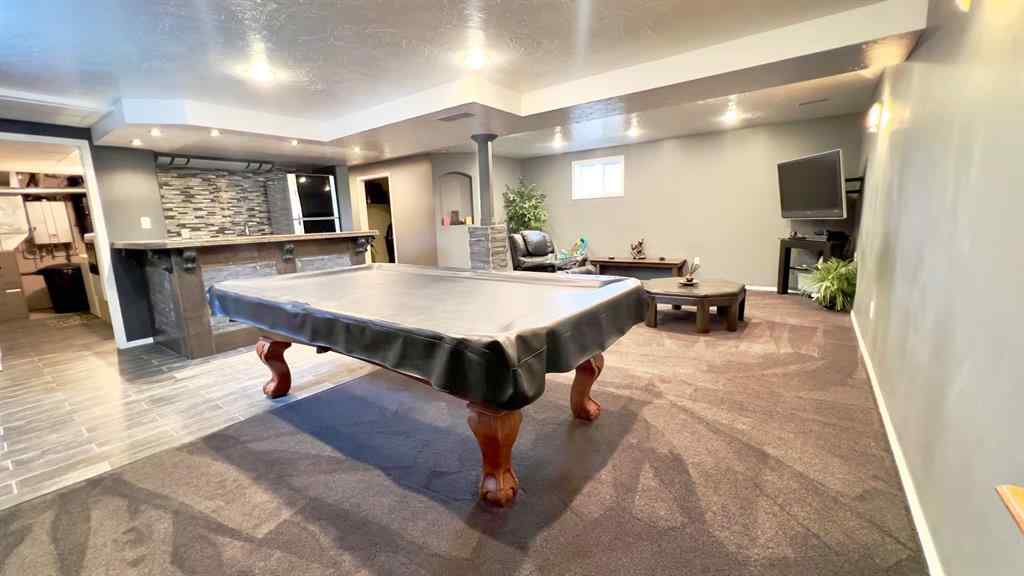 MLS&reg; # A2269995 - 512 1st Avenue W in NONE Hanna, Residential Open Houses