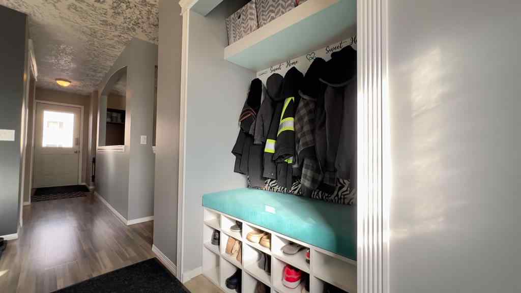 MLS&reg; # A2269995 - 512 1st Avenue W in NONE Hanna, Residential Open Houses