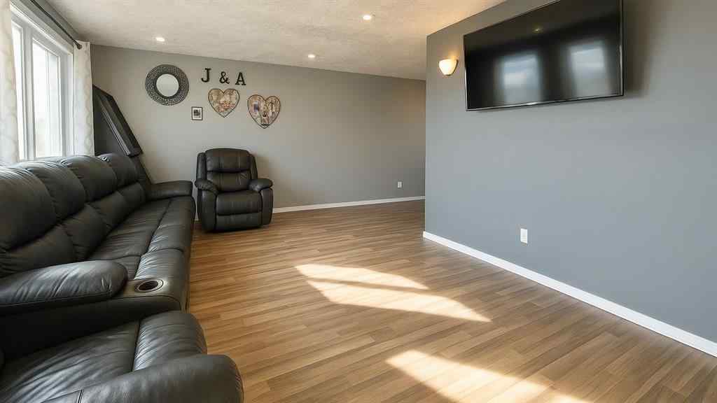 MLS&reg; # A2269995 - 512 1st Avenue W in NONE Hanna, Residential Open Houses