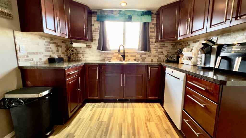 MLS&reg; # A2269995 - 512 1st Avenue W in NONE Hanna, Residential Open Houses