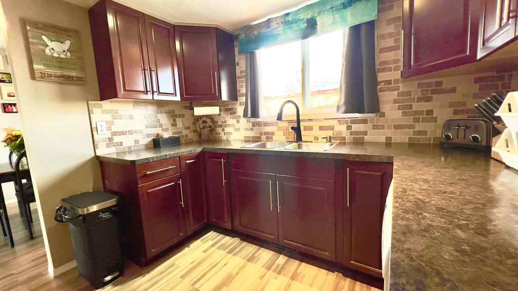 MLS&reg; # A2269995 - 512 1st Avenue W in NONE Hanna, Residential Open Houses