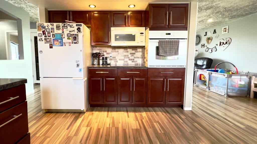 MLS&reg; # A2269995 - 512 1st Avenue W in NONE Hanna, Residential Open Houses