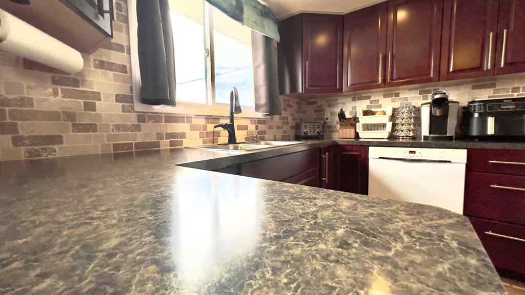 MLS&reg; # A2269995 - 512 1st Avenue W in NONE Hanna, Residential Open Houses