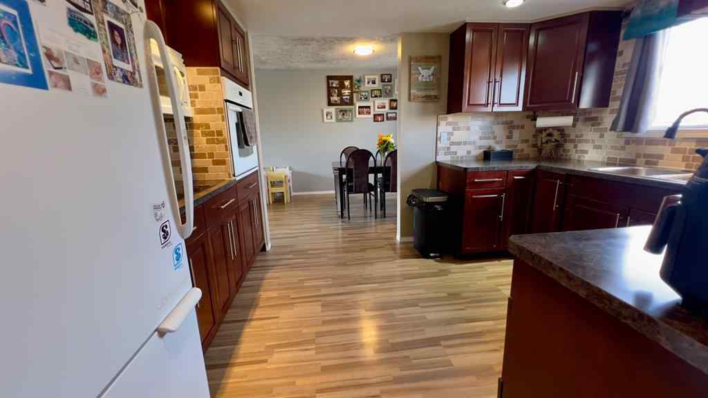 MLS&reg; # A2269995 - 512 1st Avenue W in NONE Hanna, Residential Open Houses