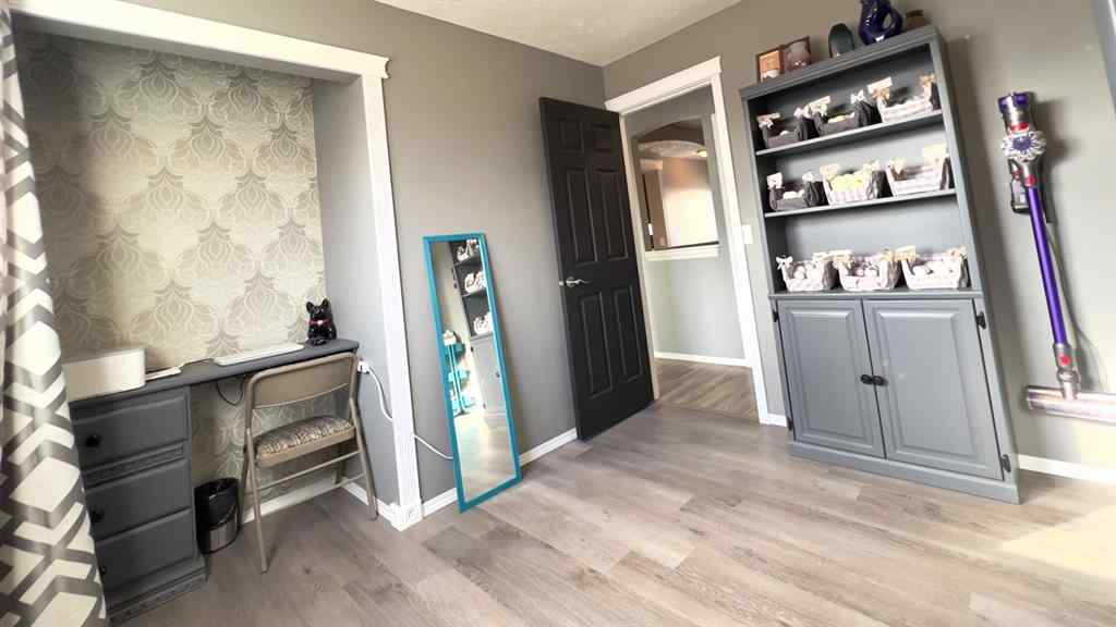 MLS&reg; # A2269995 - 512 1st Avenue W in NONE Hanna, Residential Open Houses