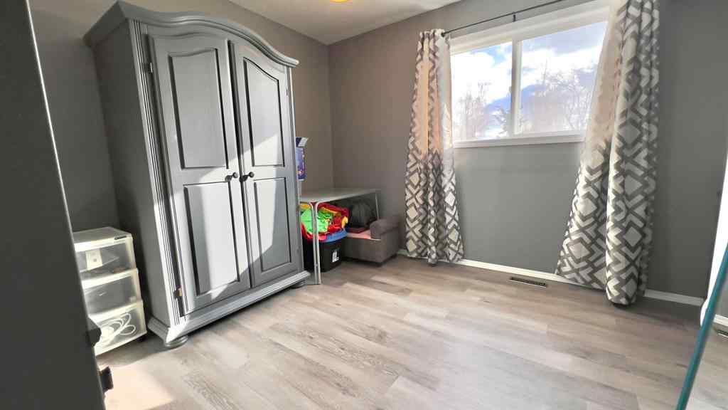 MLS&reg; # A2269995 - 512 1st Avenue W in NONE Hanna, Residential Open Houses