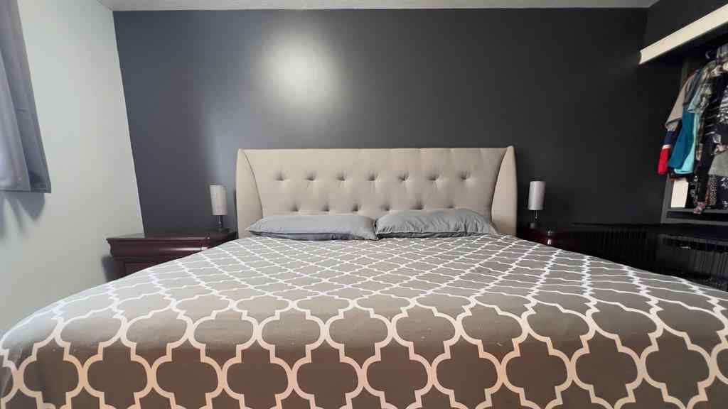 MLS&reg; # A2269995 - 512 1st Avenue W in NONE Hanna, Residential Open Houses