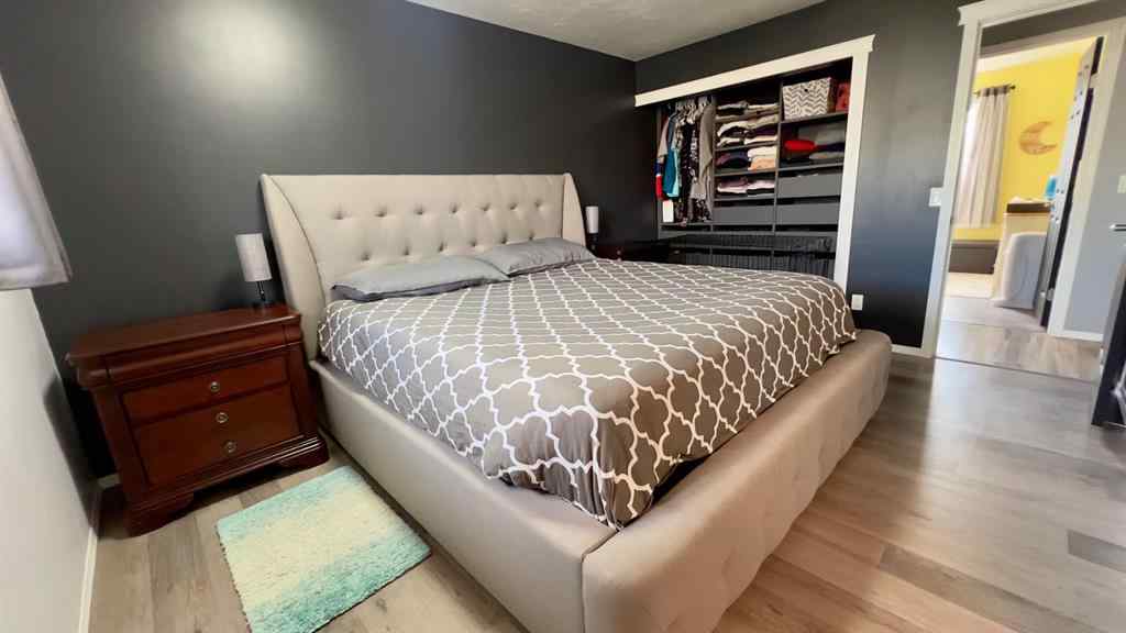 MLS&reg; # A2269995 - 512 1st Avenue W in NONE Hanna, Residential Open Houses