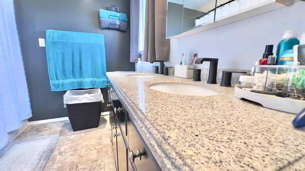 MLS&reg; # A2269995 - 512 1st Avenue W in NONE Hanna, Residential Open Houses