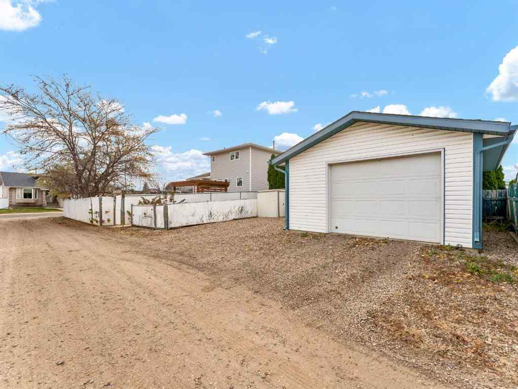 MLS&reg; # A2270000 - 135 Sage Close SE in SE Southridge Medicine Hat, Residential Open Houses