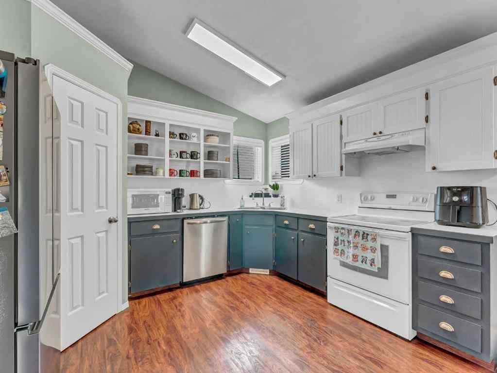 MLS&reg; # A2270000 - 135 Sage Close SE in SE Southridge Medicine Hat, Residential Open Houses