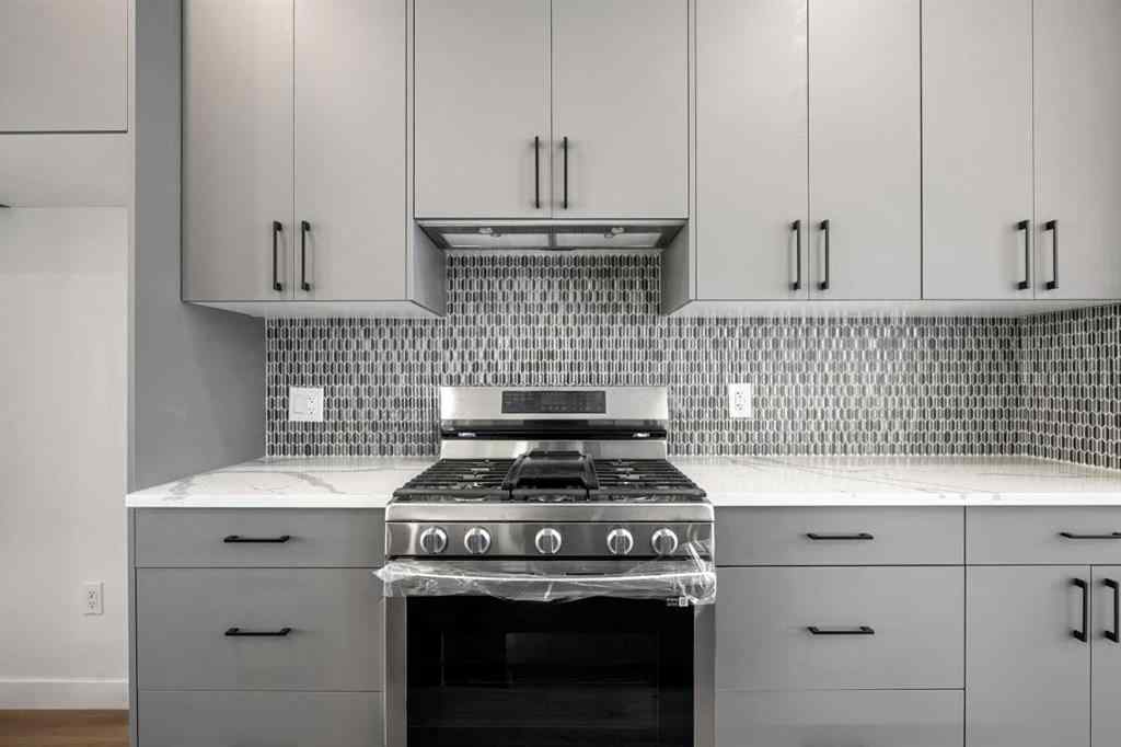 MLS&reg; # A2270005 - 2352 7 Street NW in Mount Pleasant Calgary, Residential Open Houses