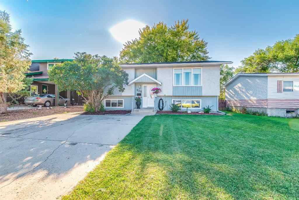 MLS&reg; # A2270013 - 928 4 Street SE in NONE Redcliff, Residential Open Houses