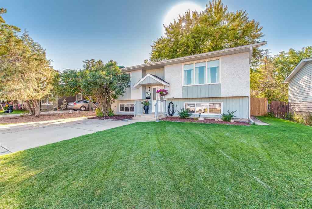 MLS&reg; # A2270013 - 928 4 Street SE in NONE Redcliff, Residential Open Houses