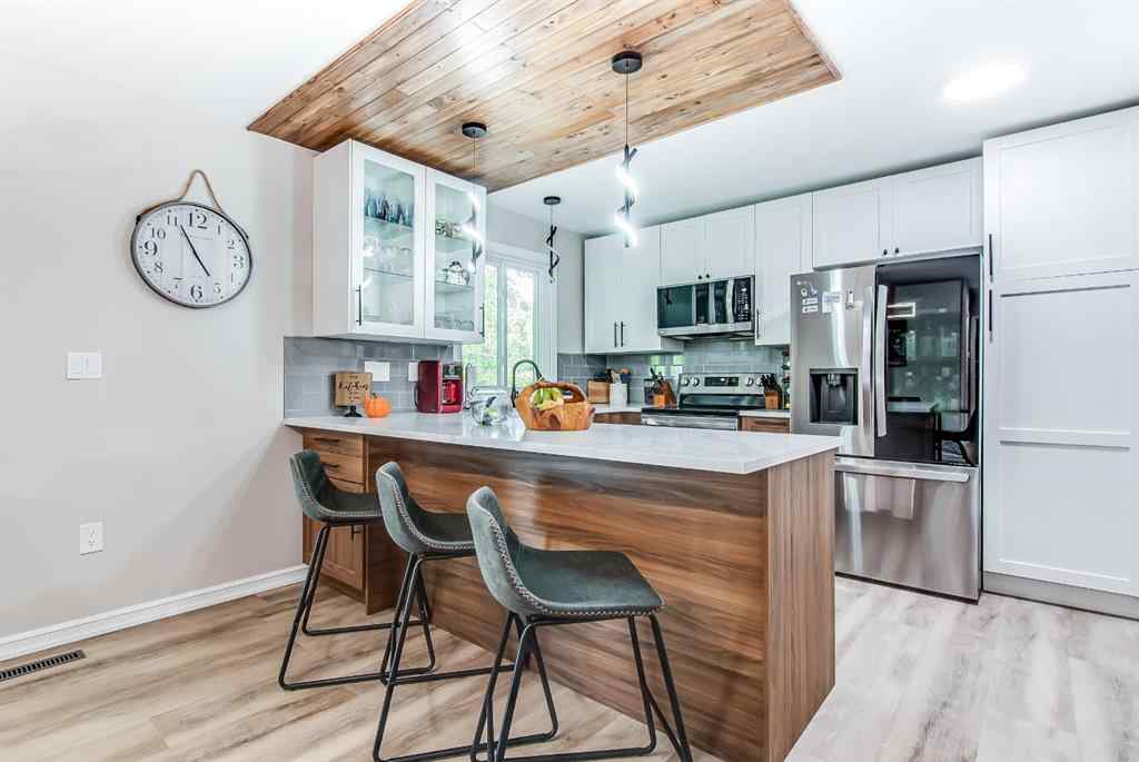 MLS&reg; # A2270013 - 928 4 Street SE in NONE Redcliff, Residential Open Houses