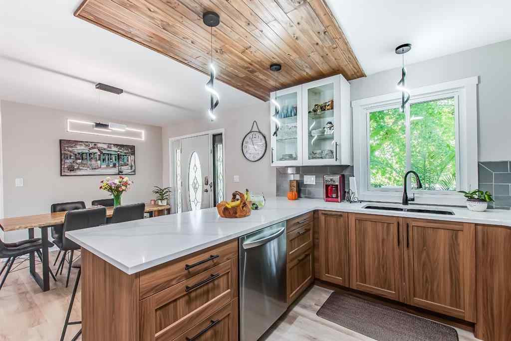 MLS&reg; # A2270013 - 928 4 Street SE in NONE Redcliff, Residential Open Houses