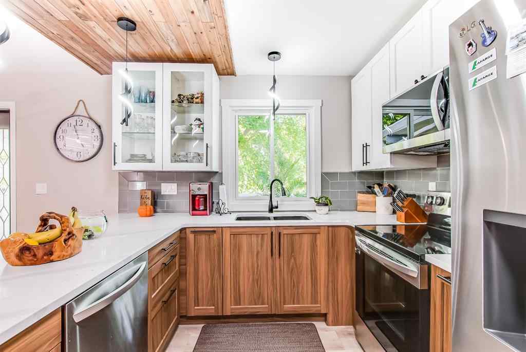 MLS&reg; # A2270013 - 928 4 Street SE in NONE Redcliff, Residential Open Houses