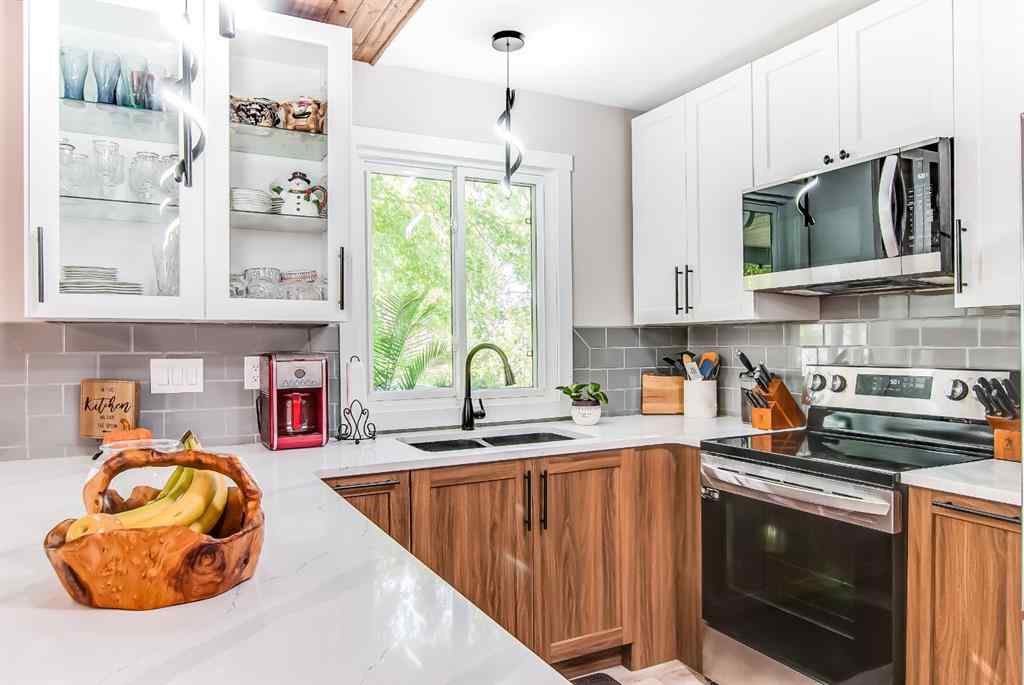 MLS&reg; # A2270013 - 928 4 Street SE in NONE Redcliff, Residential Open Houses