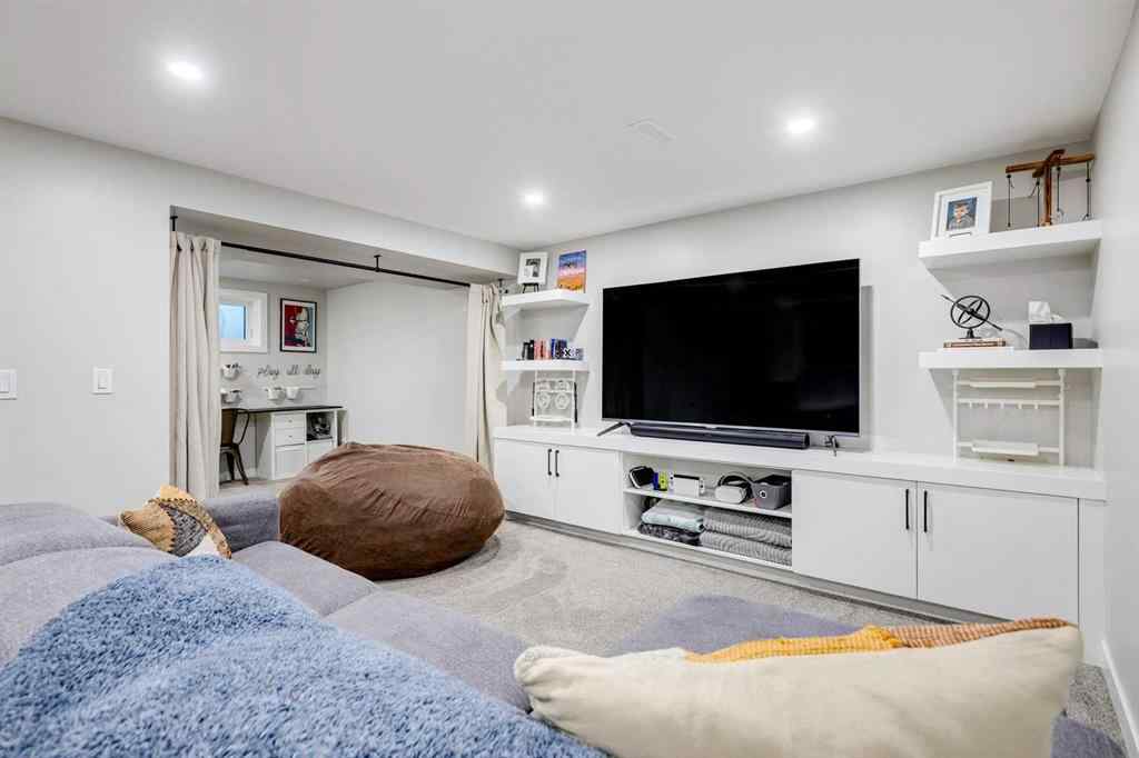 MLS® A2270022 - 4528 Vegas Road NW in Varsity Calgary, Residential