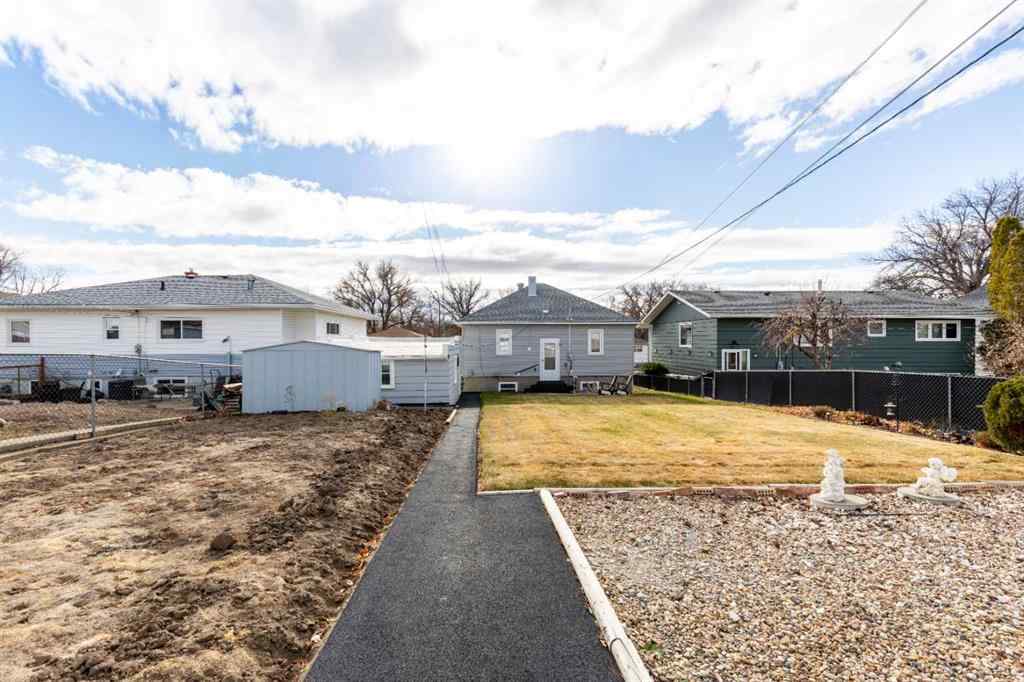MLS&reg; # A2270023 - 350 4 Street SW in SW Hill Medicine Hat, Residential Open Houses