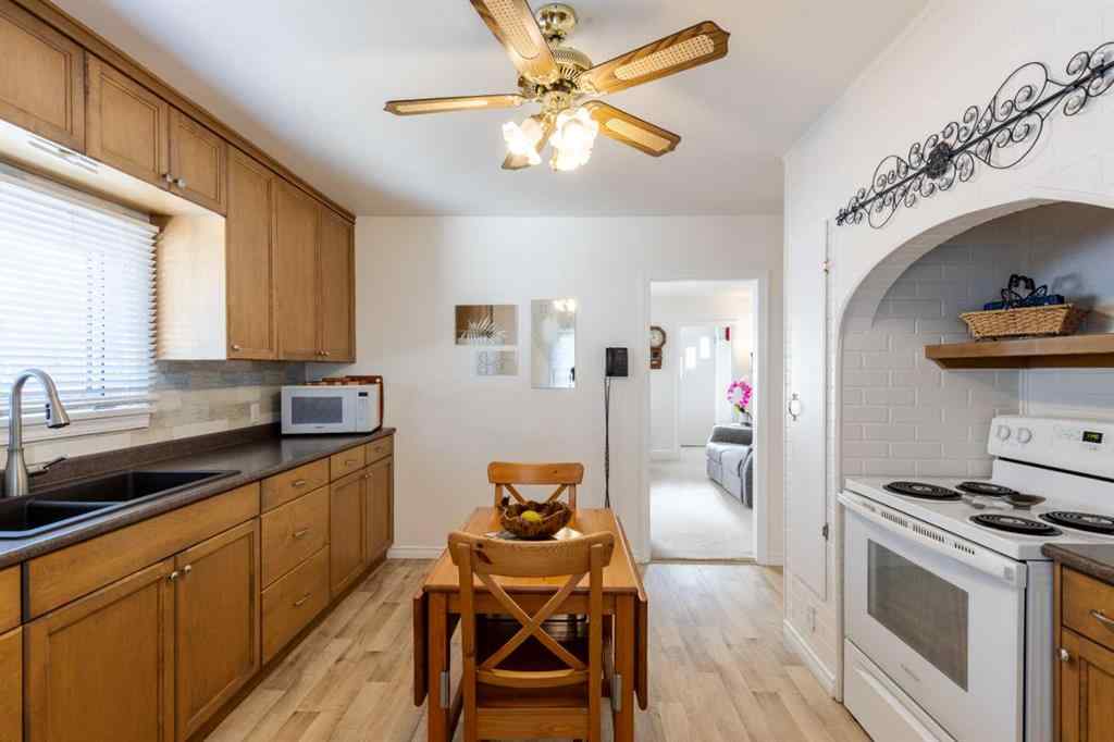 MLS&reg; # A2270023 - 350 4 Street SW in SW Hill Medicine Hat, Residential Open Houses