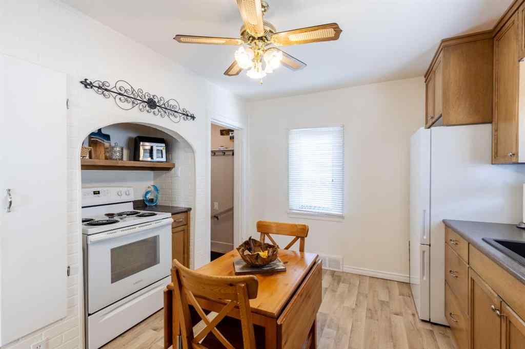 MLS&reg; # A2270023 - 350 4 Street SW in SW Hill Medicine Hat, Residential Open Houses