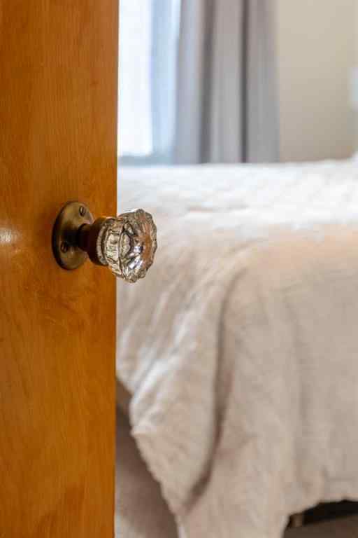 MLS&reg; # A2270023 - 350 4 Street SW in SW Hill Medicine Hat, Residential Open Houses