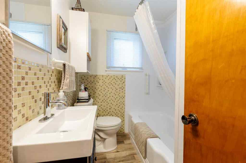 MLS&reg; # A2270023 - 350 4 Street SW in SW Hill Medicine Hat, Residential Open Houses