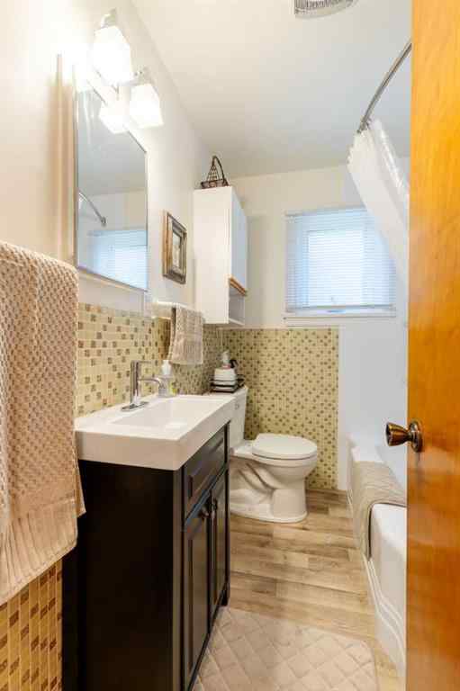 MLS&reg; # A2270023 - 350 4 Street SW in SW Hill Medicine Hat, Residential Open Houses