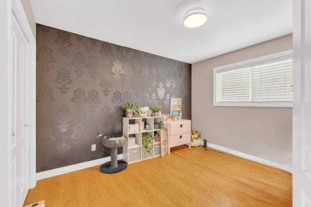 MLS&reg; # A2270026 - 4026 40 Street Close   in Riverside Ponoka, Residential Open Houses