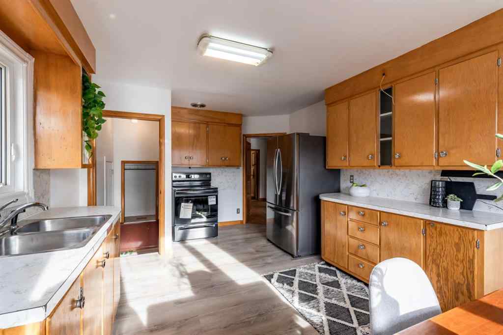 MLS&reg; # A2270031 - 540 5 Avenue SW in SW Hill Medicine Hat, Residential Open Houses