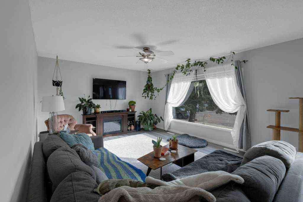 MLS&reg; # A2270034 - 408 4 Street N in NONE Vulcan, Residential Open Houses