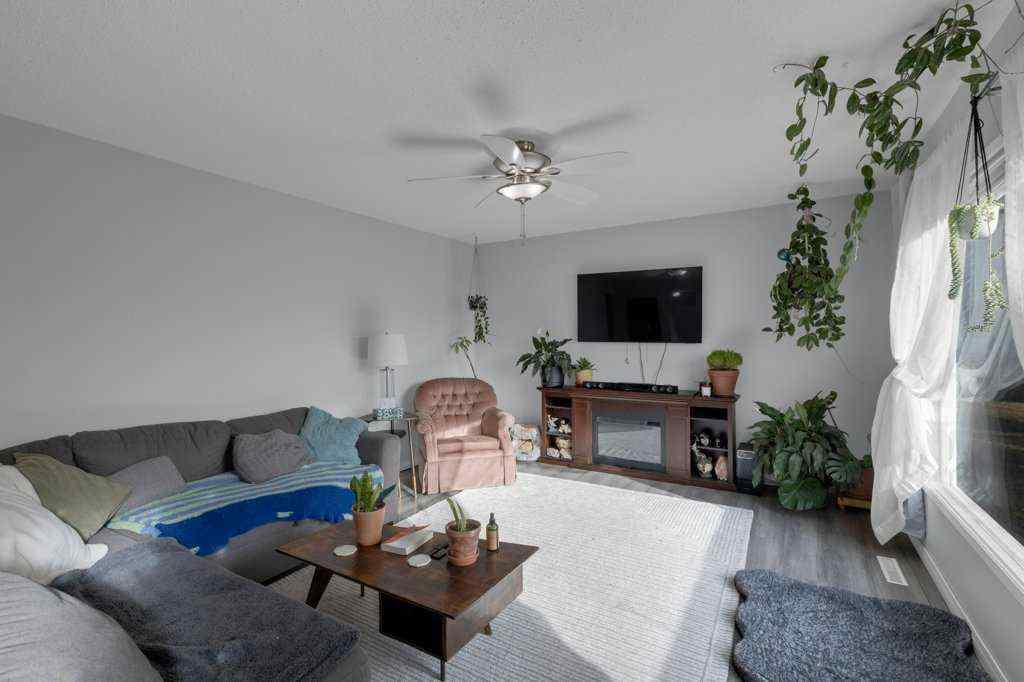 MLS&reg; # A2270034 - 408 4 Street N in NONE Vulcan, Residential Open Houses