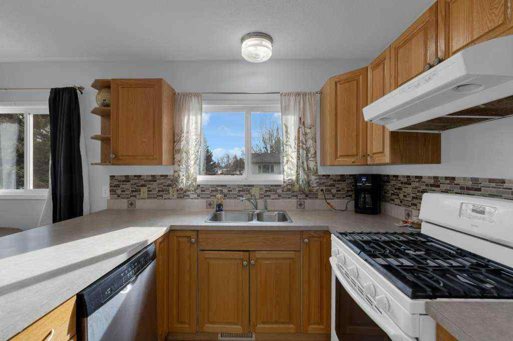 MLS&reg; # A2270034 - 408 4 Street N in NONE Vulcan, Residential Open Houses